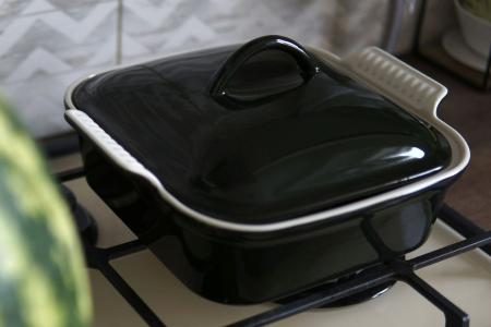 Como limpar assadeiras para que fiquem como novas e sem passar horas esfregando
