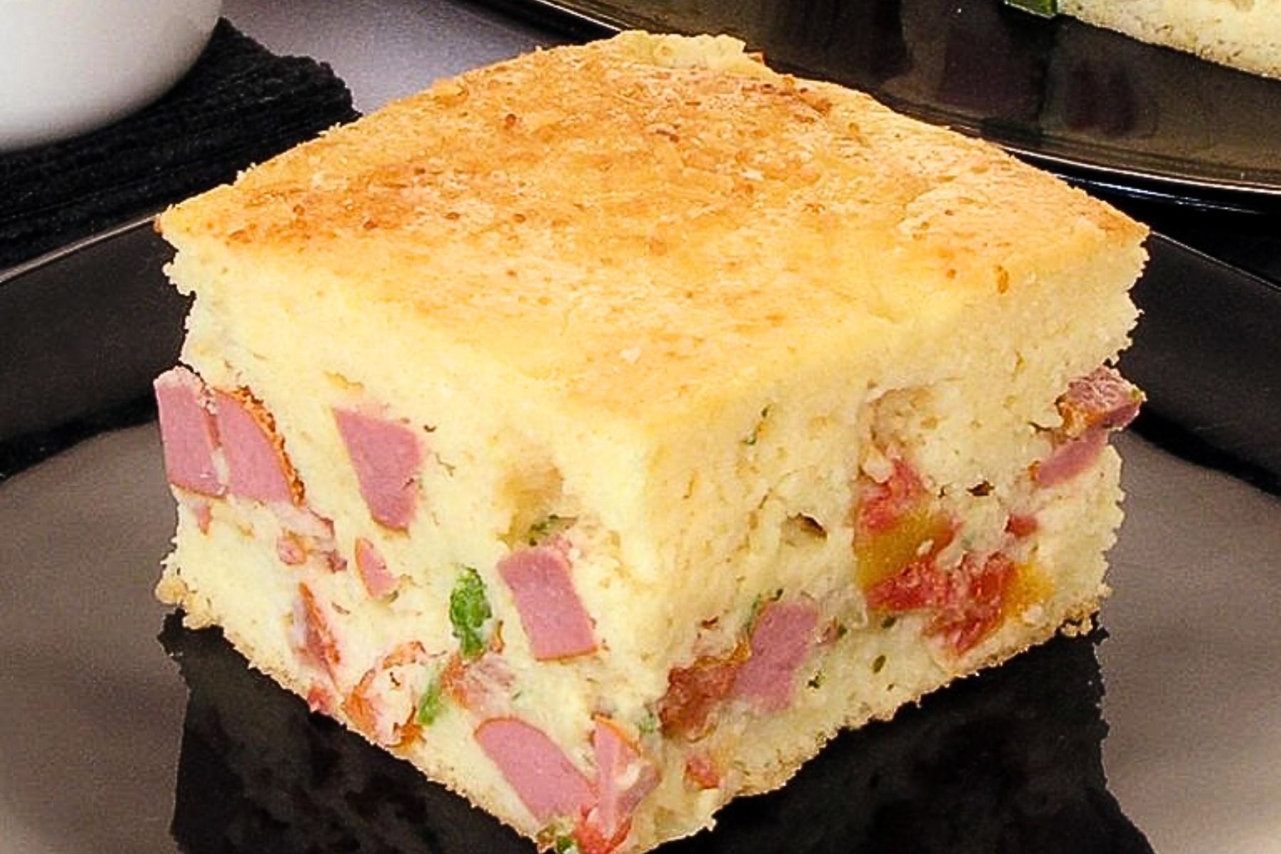 Torta de cachorro-quente no liquidificador fica pronta em 45 minutos e rende 10 porções