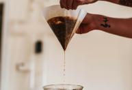 Borra de café usada com bicarbonato de sódio: para que serve e por que é recomendado