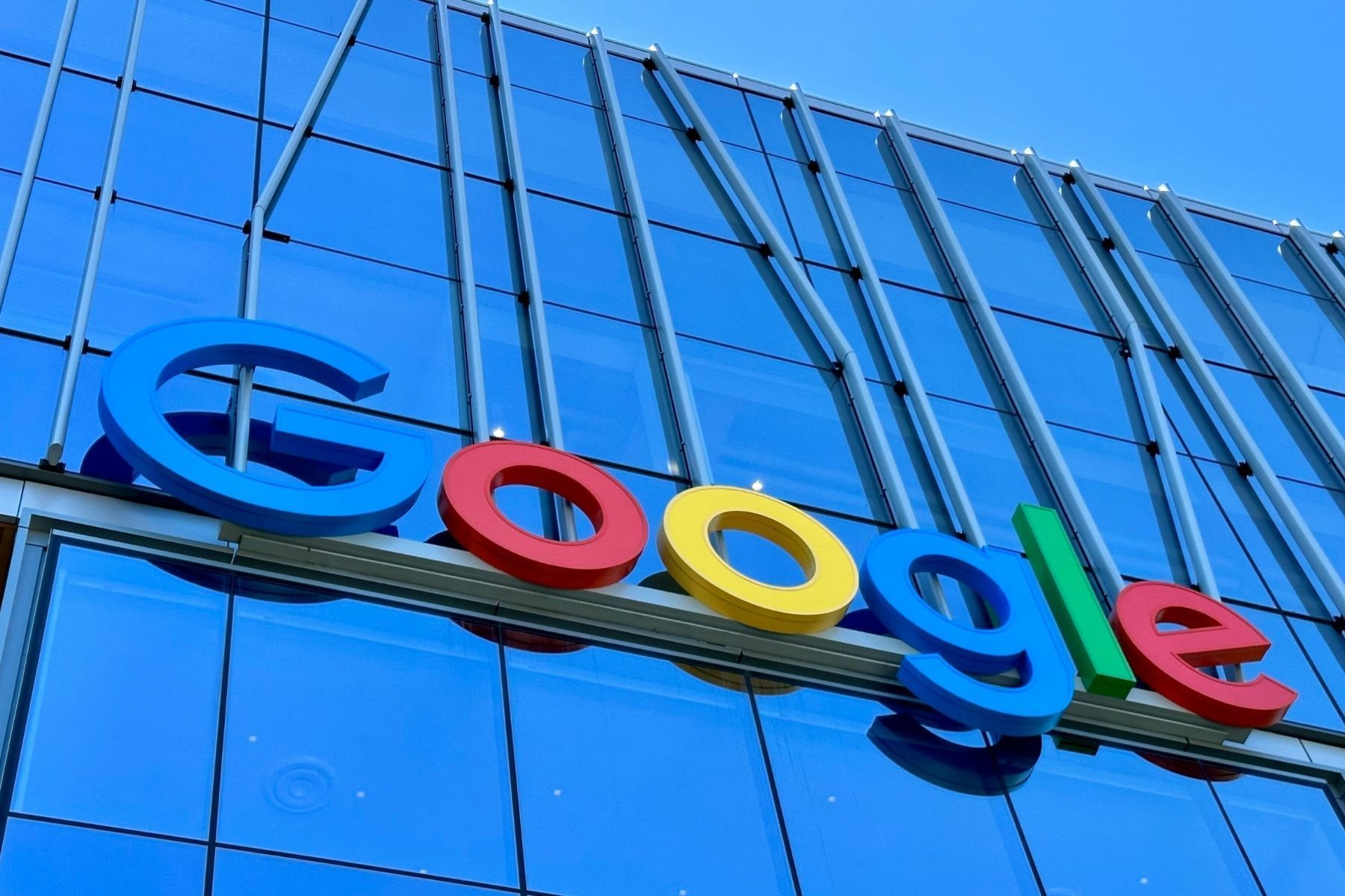 União Europeia multa o Google em US$ 462 milhões por violação das regras sobre geolocalização