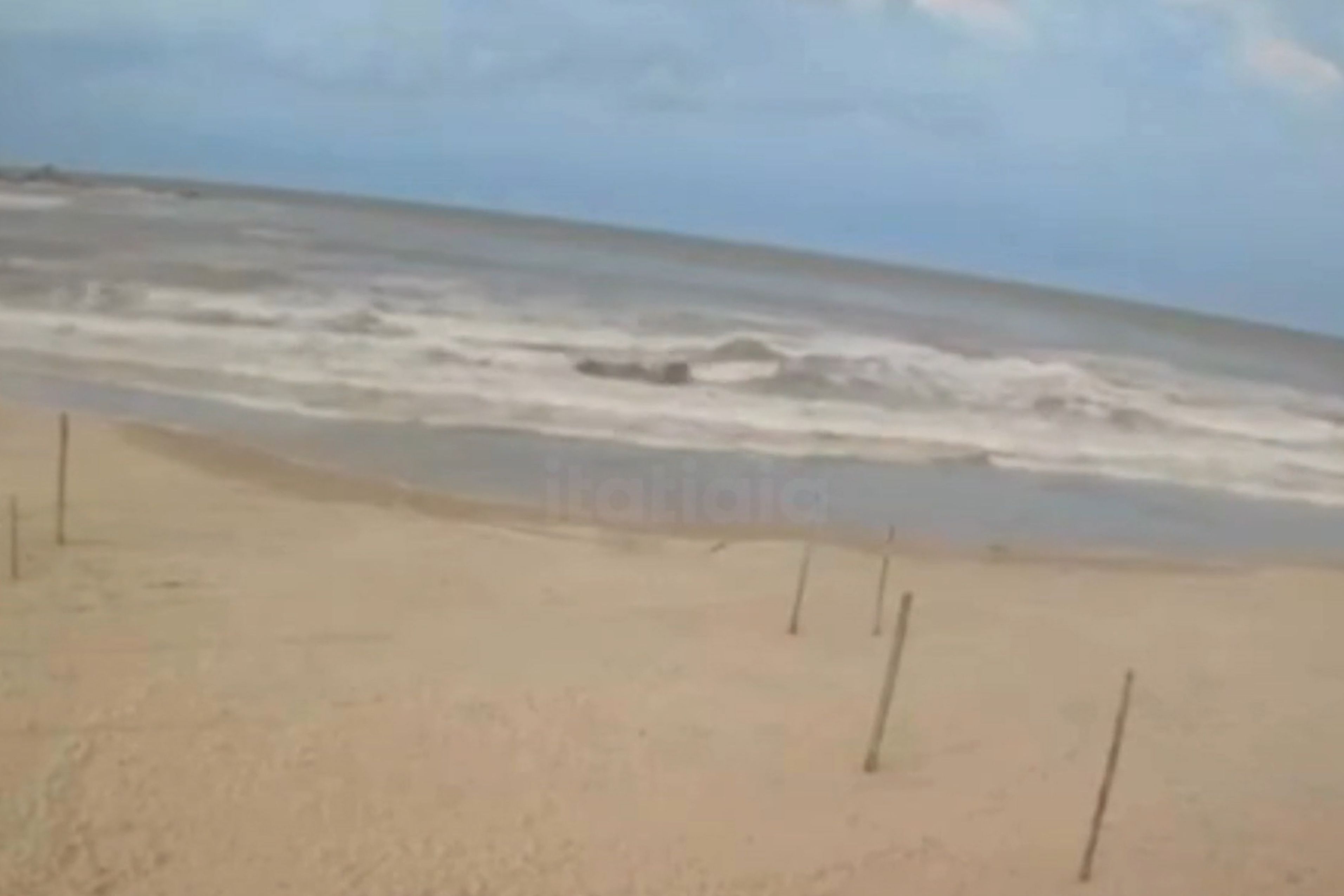 Tsunami meteorológico causa alagamentos e danos em três cidades do litoral de SC; veja imagens