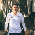 Sem oito jogadores, Atlético embarca para enfrentar o São Paulo; veja relacionados