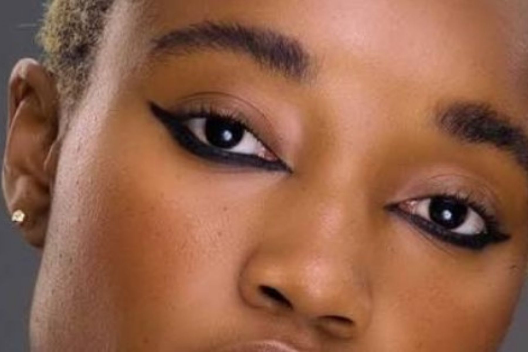 Maquiagem: delineado invertido rejuvenesce os olhos e disfarça pés de galinha
