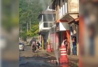 Vídeo: vazamento jorra água para alto e assusta moradores em Nova Lima