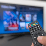 Multinacional é condenada a indenizar consumidora após negar garantia de TV com defeito