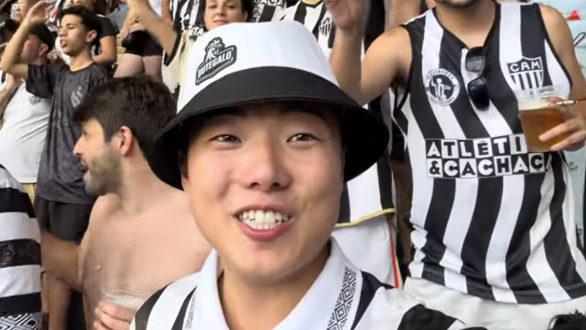 Influenciador japonês se impressiona em jogo do Atlético na Arena MRV: 'Agora sou Galo'