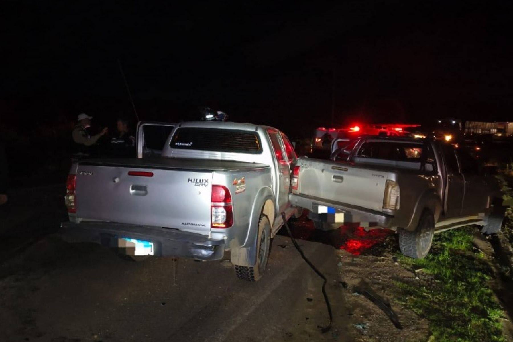 Duas Hilux batem de frente e cinco pessoas ficam feridas na MGC-179