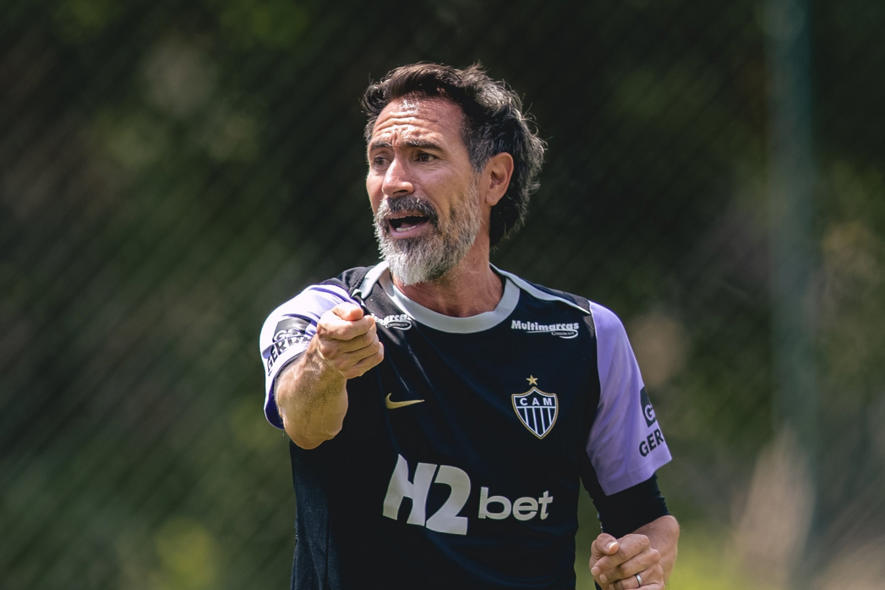 Atlético perde atacante e aguarda meia contra Bragantino; veja opções de 'Barba'