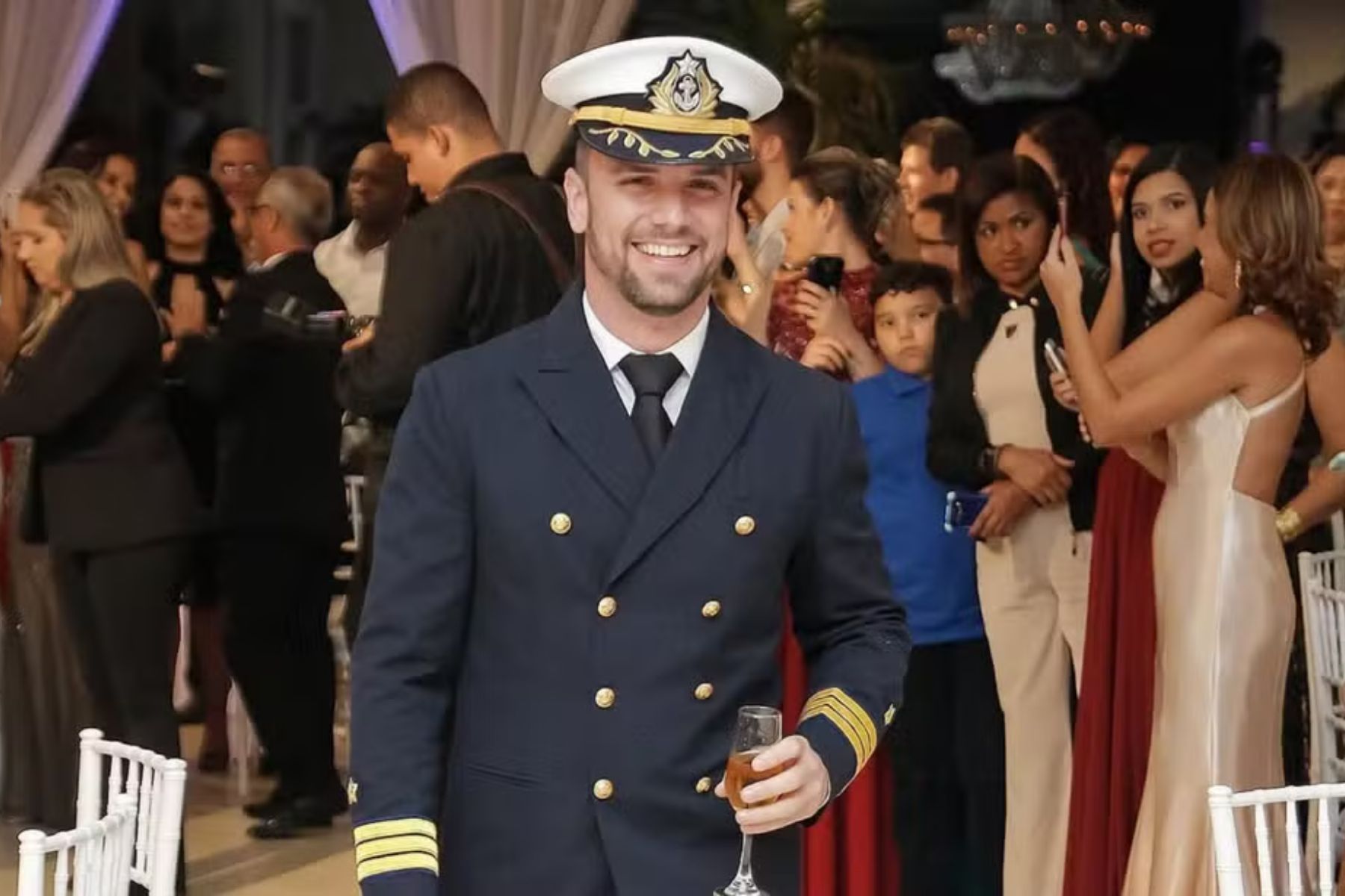 Capitão da Marinha Mercante morre após passar mal em restaurante de Goiânia