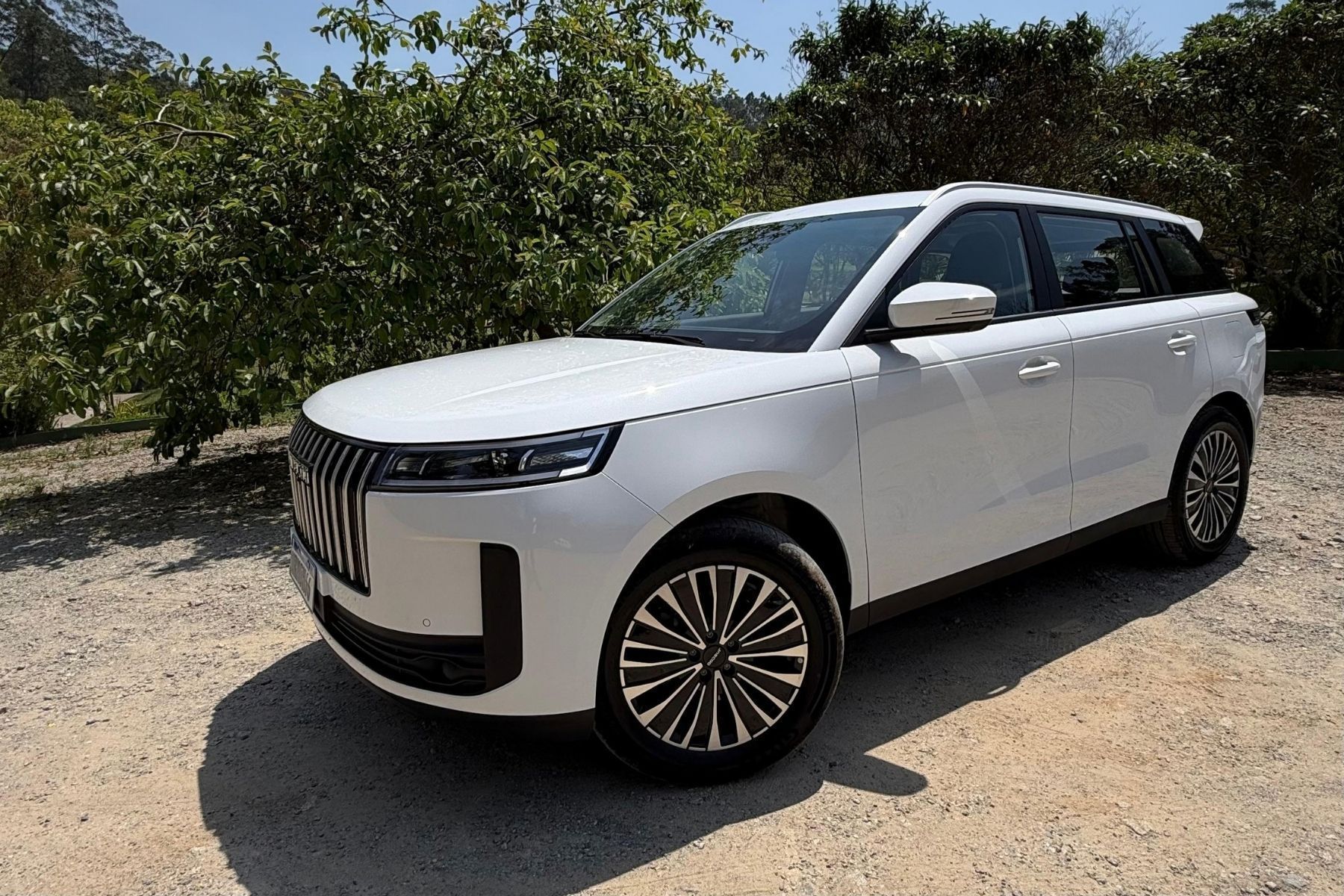 Jaecoo 5 pretende reeditar o sucesso do Corolla Cross na disputa entre os SUVs híbridos