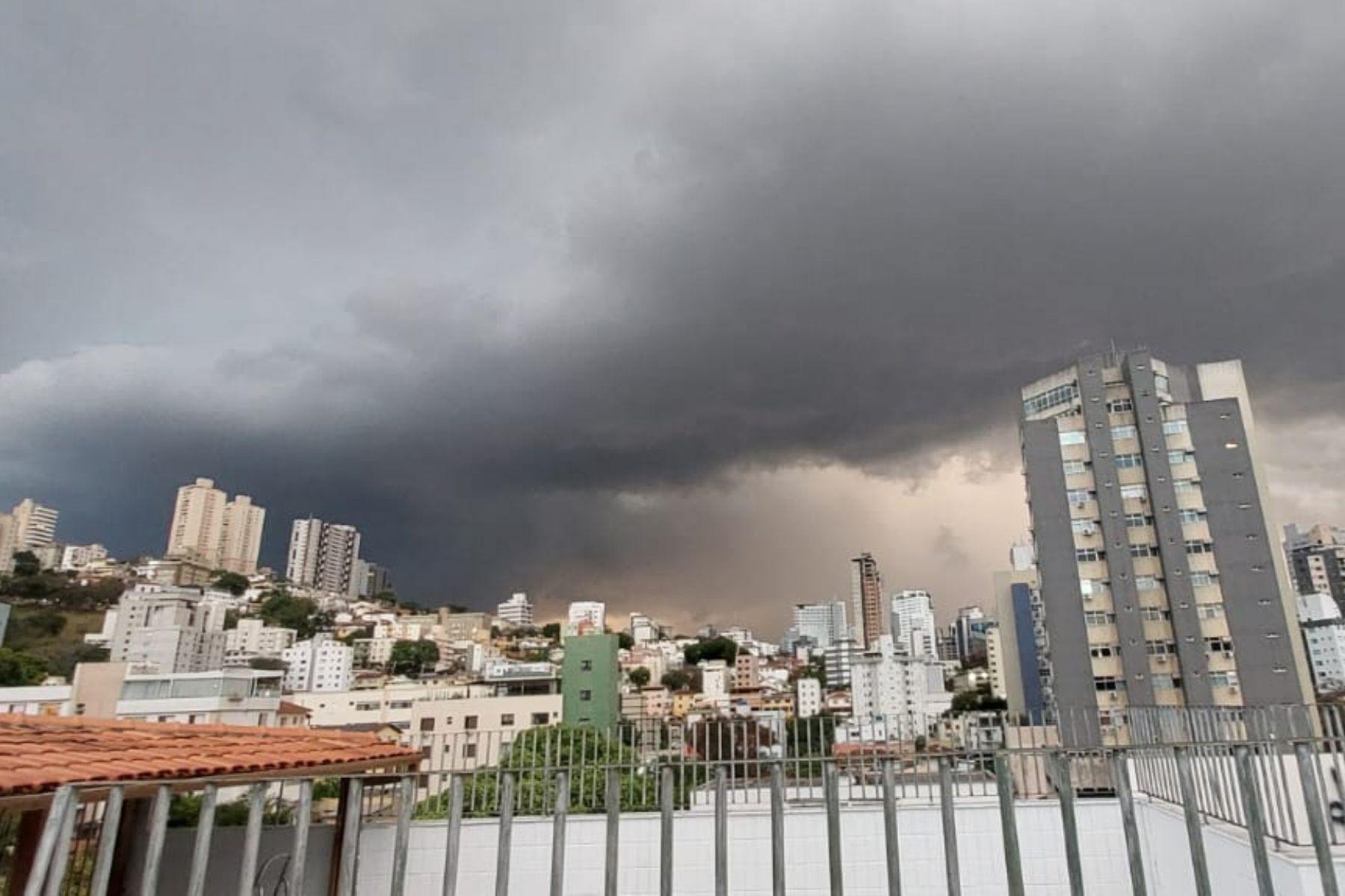 Veja quais são as cidades em Minas sob alerta laranja para tempestade e granizo