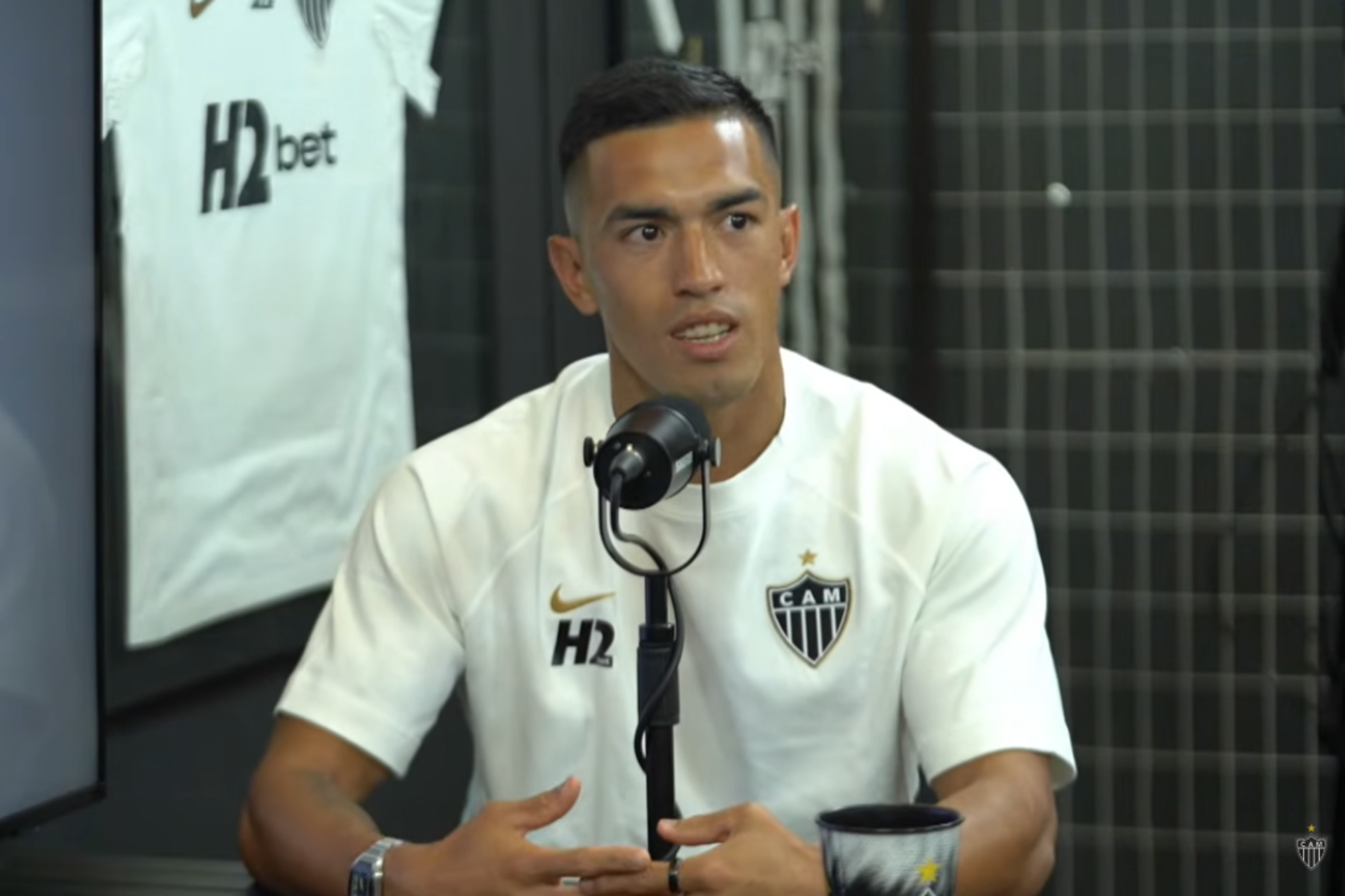 Cuello surpreende com história antes do Atlético: 'Andei da Argentina até o Brasil a pé'