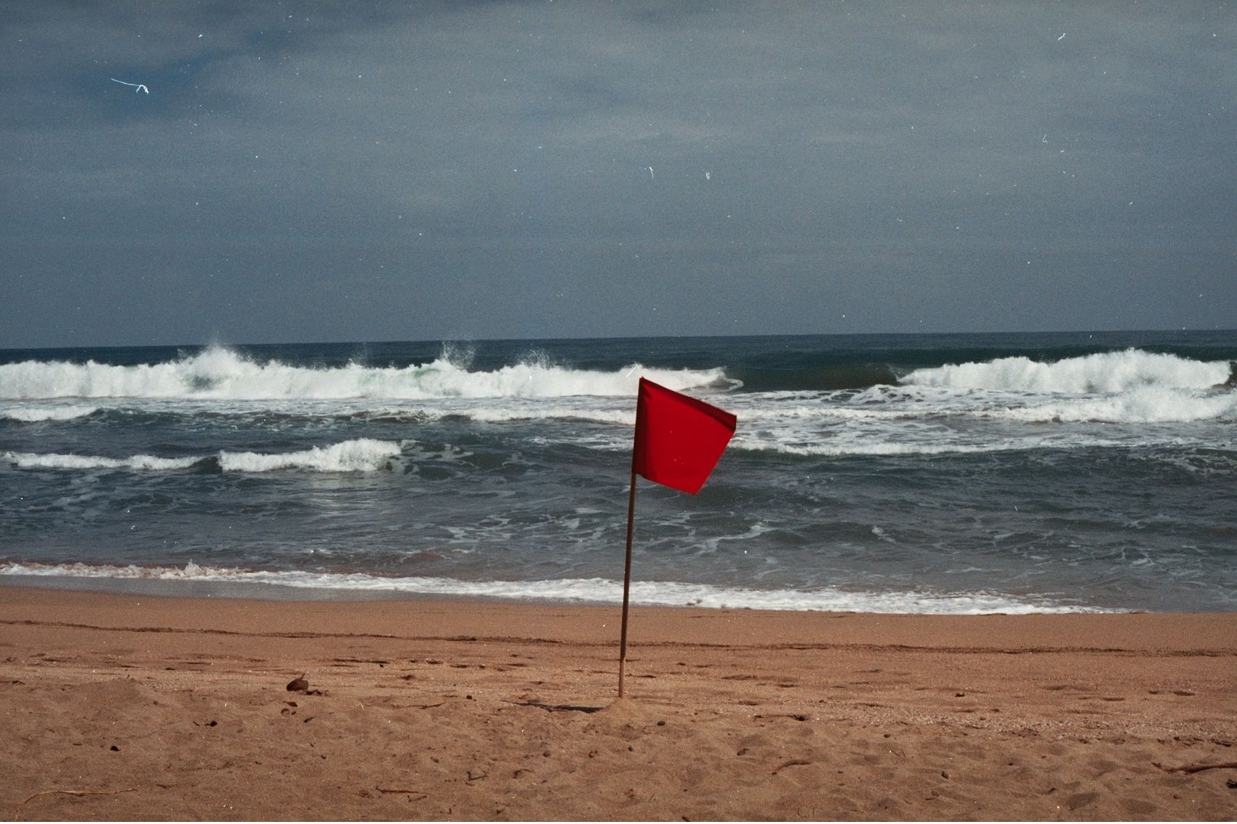 Venezuelano morre afogado após ser arrastado por corrente de retorno em praia do litoral de SP
