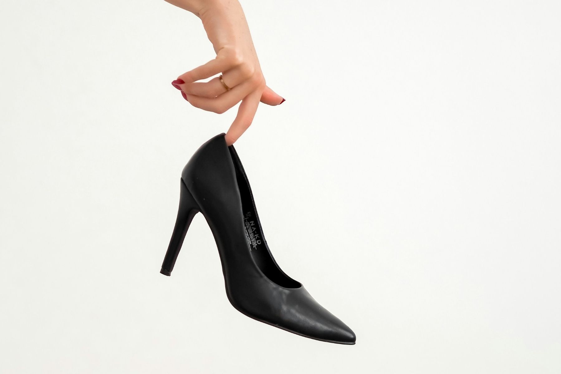 Cinco modelos de sapatos de salto preto que nunca saem de moda e funcionam sempre
