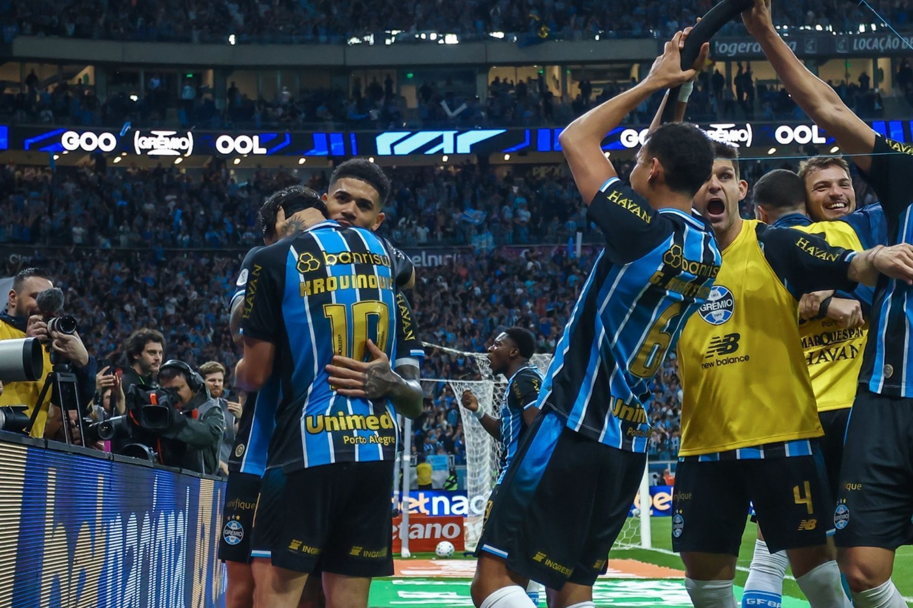 Reforços do Grêmio dão resposta em momento decisivo e vivem 'lua de mel' com torcida