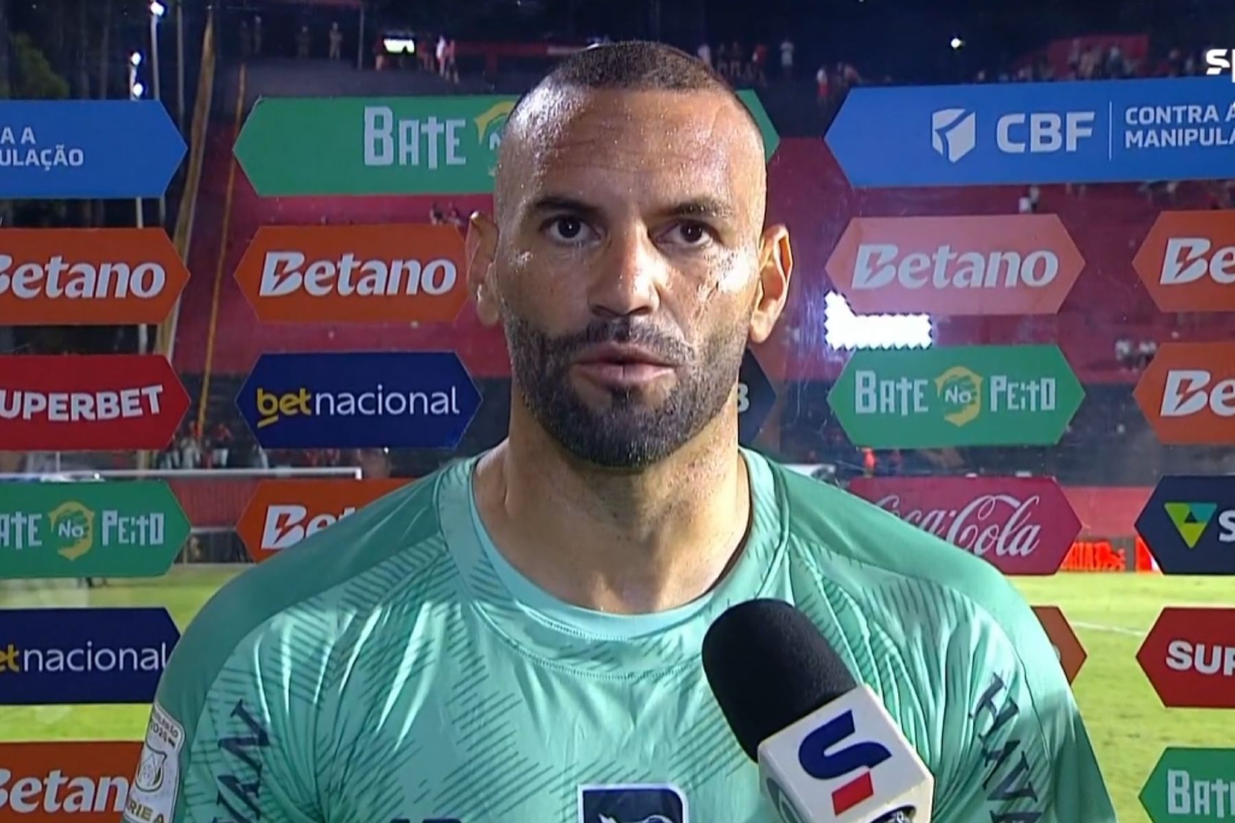 Weverton, do Grêmio, critica nova regra 'anti-cera': 'Impossível competir'