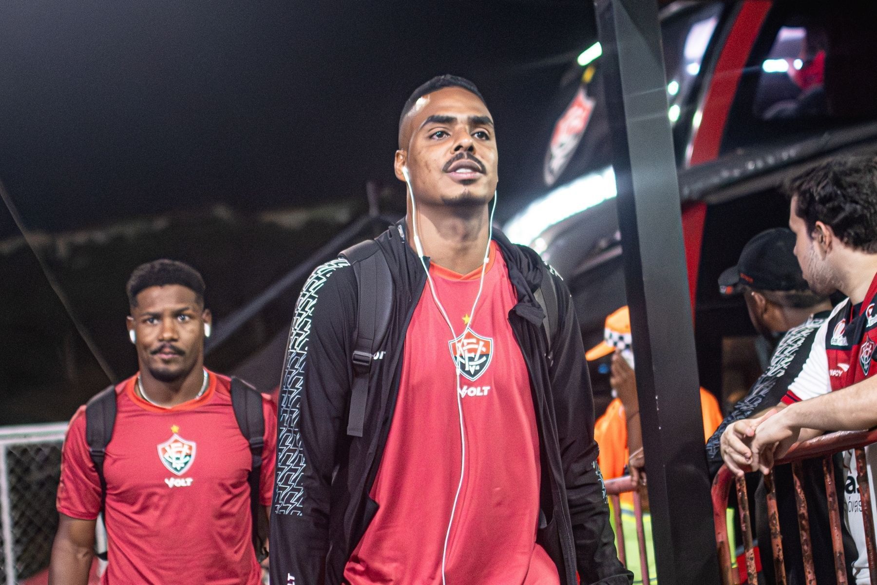 Caíque, do Vitória, detona o Grêmio: 'Espero que entre e não saia mais' do Z4