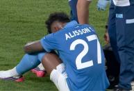 Alisson Santos se machuca em Napoli x Arsenal pela Champions League e preocupa