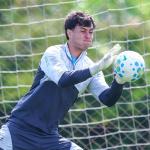 Quem é Gabriel Menegon, goleiro do Grêmio de 17 anos chamado por Ancelotti
