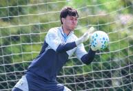 Quem é Gabriel Menegon, goleiro do Grêmio de 17 anos chamado por Ancelotti