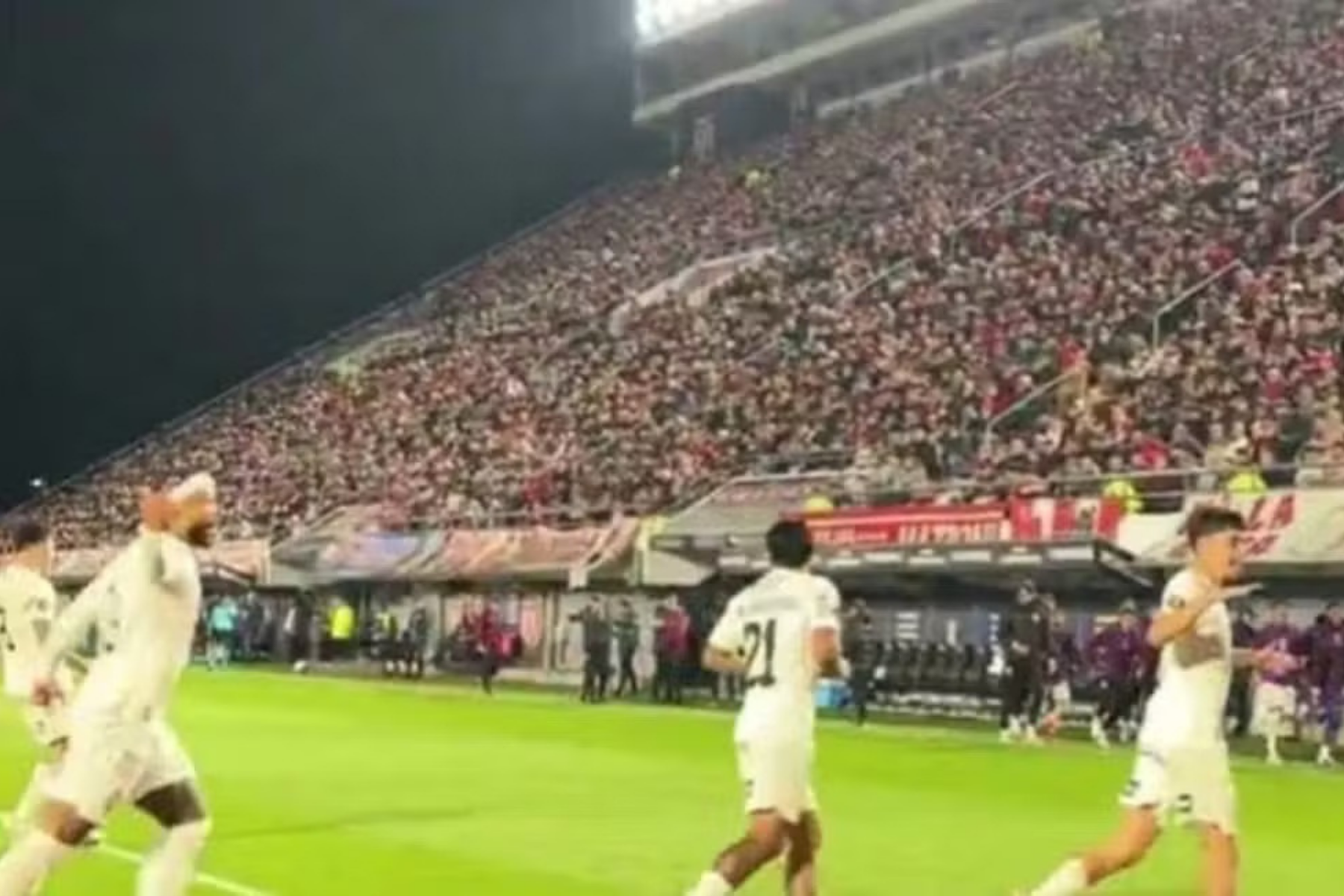 Corinthians: Estudiantes pede suspensão de Memphis na Libertadores por gesto ofensivo