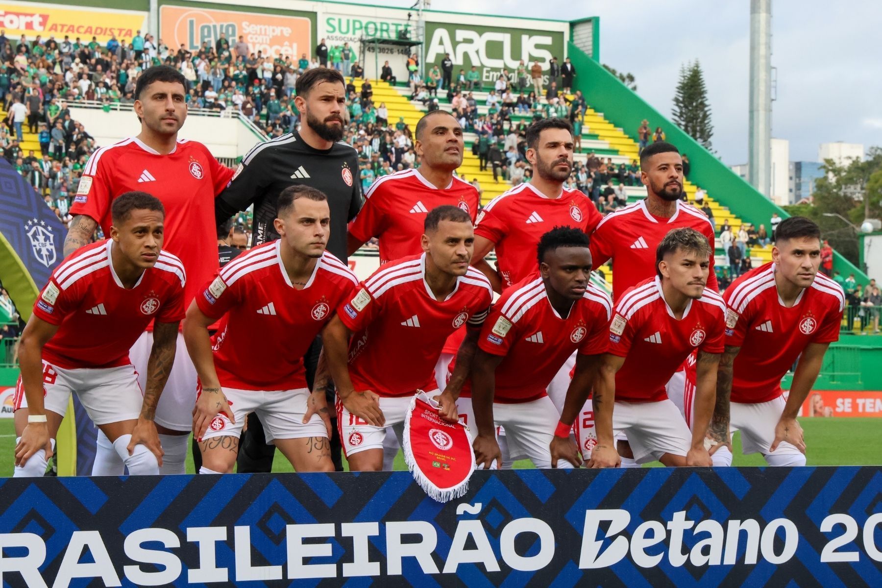 Internacional reduz risco de queda, mas permanece em alerta no Brasileirão