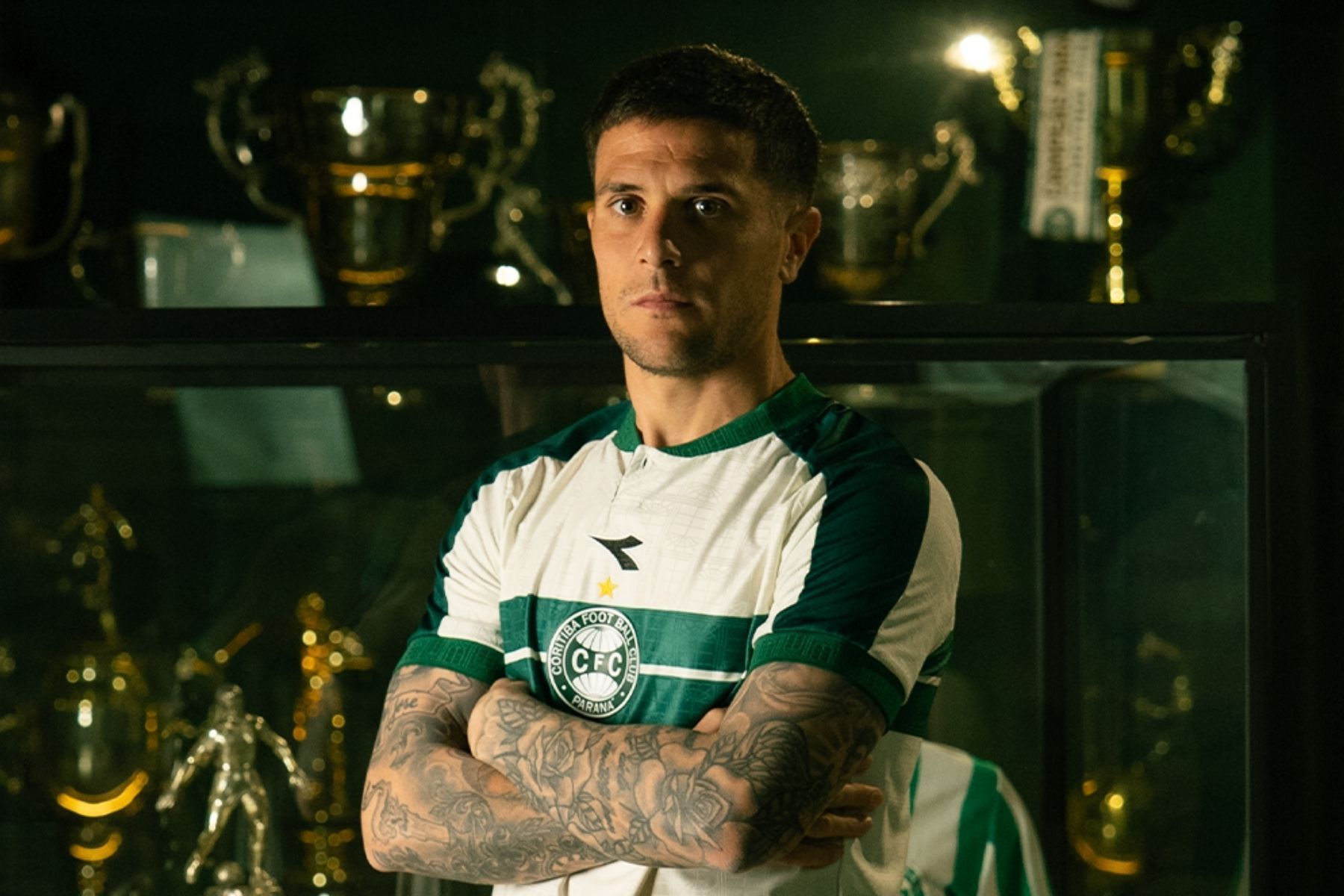 Coritiba anuncia a contratação do lateral-direito Bustos, ex-Inter e River Plate