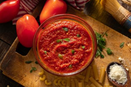 Como fazer molho de tomate caseiro e se despedir do pote para sempre