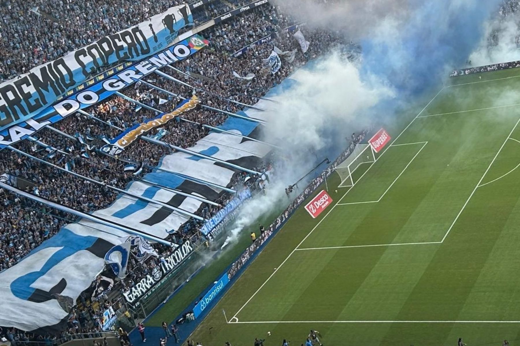 Organizada do Grêmio lança vaquinha e promete recebimento histórico contra Atlético