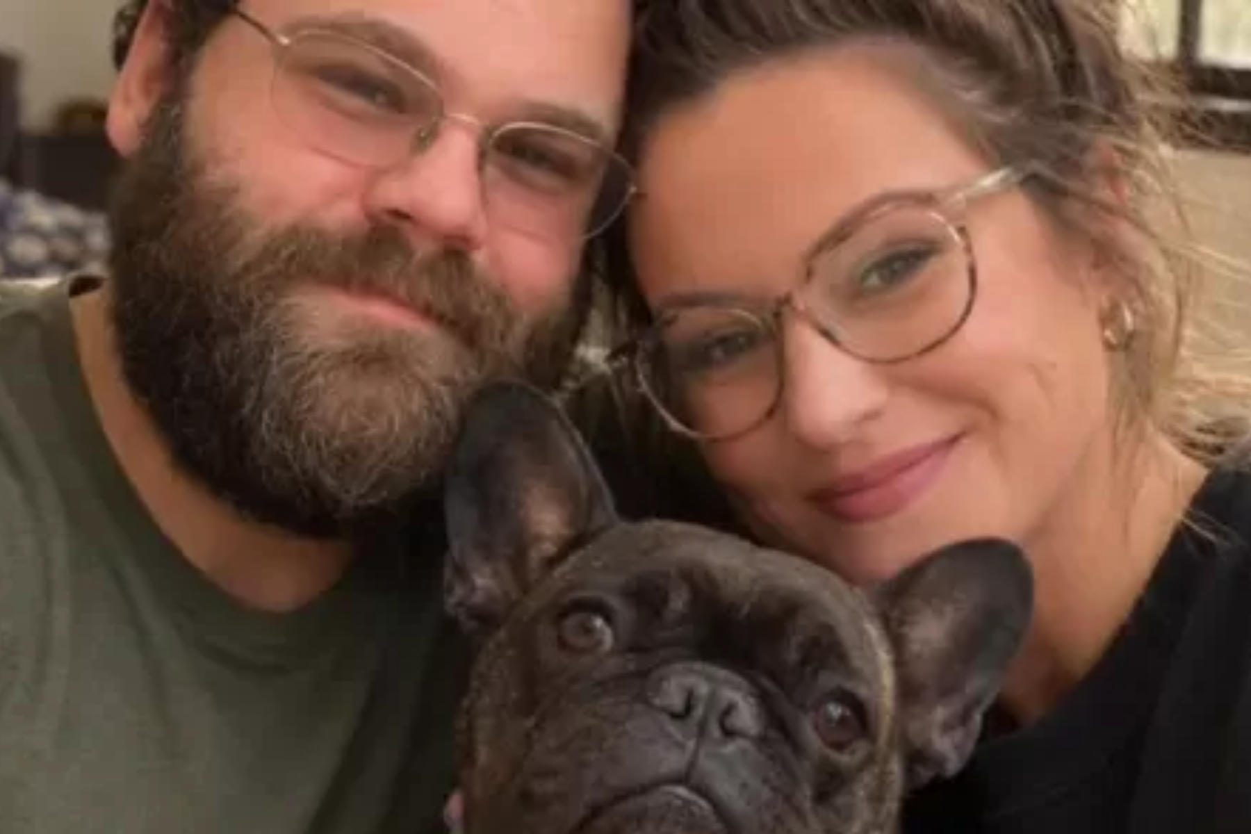 Casal fica gravemente ferido após ataque de urso, e cadela morre ao tentar proteger os tutores