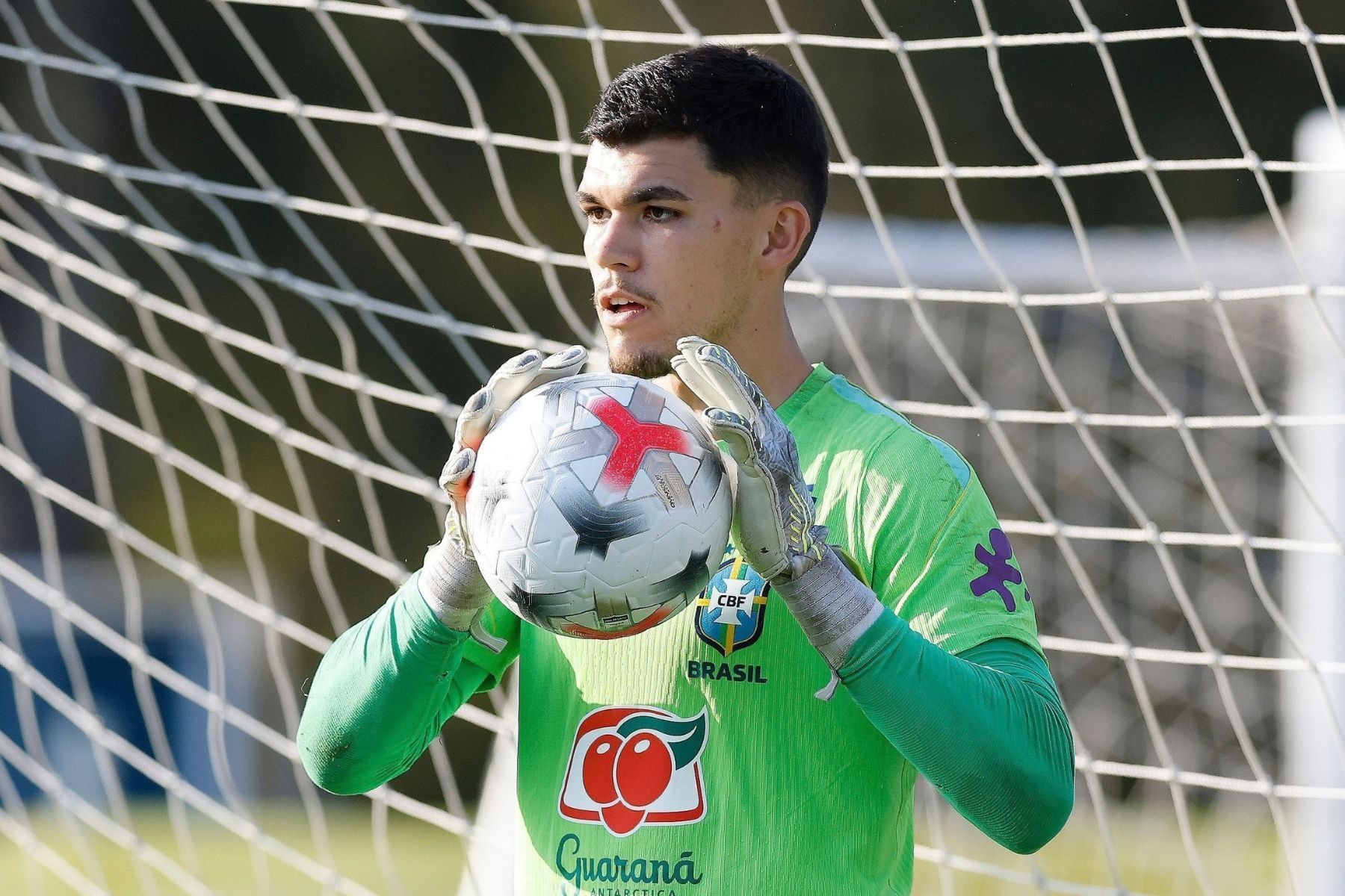 Ancelotti confirma Pedro Morisco, do Coritiba, como titular da Seleção Brasileira