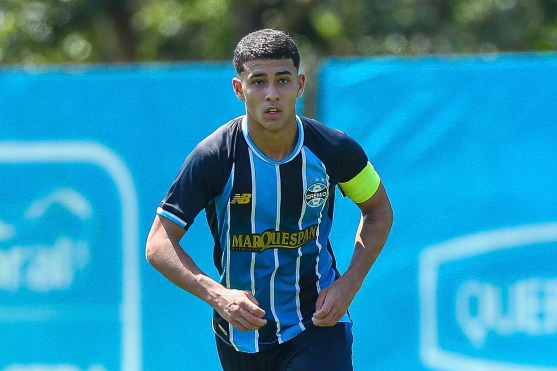 'Cria' do Internacional se destaca no Grêmio e chama atenção de Renato Gaúcho