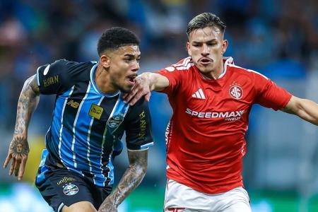 Diego Caito, do Grêmio, e Bernabei, do Inter • Lucas Uebel/Grêmio