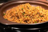 Adeus, arroz só com cebola e alho: alternativa dos anos 90 volta com tudo