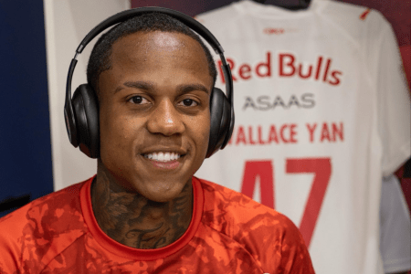 Wallace Yan no vestiário do RB Bragantino