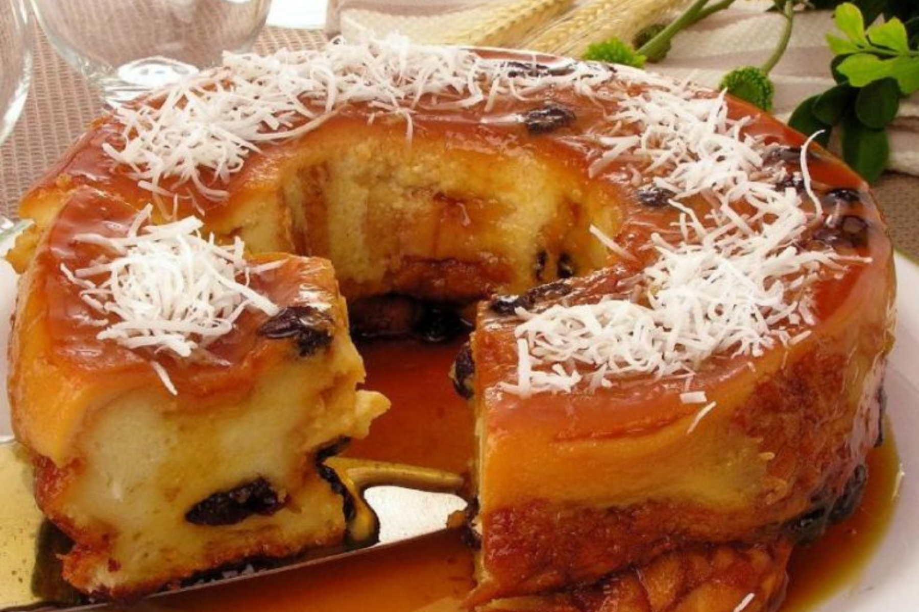 Receita de pudim de pão sem açúcar: cremoso com aveia e coco ralado em casa
