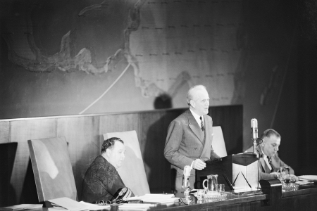 Na foto, o diplomata e político brasileiro Oswaldo Aranha na ONU, em 1947 • Bettmann / Bettmann Archive