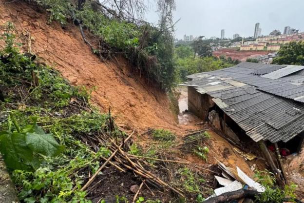 Fortes chuvas no Paraná provocam estragos em 60 cidades e 14 mil pessoas são afetadas