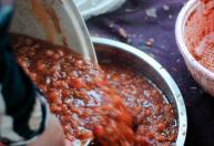 Pare de cozinhar o feijão com água fria: o segredo dos cozinheiros para o caldo ficar grosso