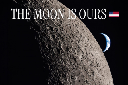 Imagem da Lua com a frase "a Lua é nossa" e uma pequena bandeira dos Estados Unidos ao lado. • Reprodução/Redes Sociais