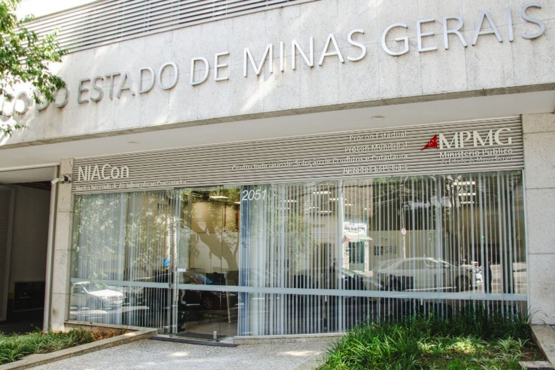 Operadora de celular é multada em R$ 6,7 milhões por cobrança de serviços não contratados