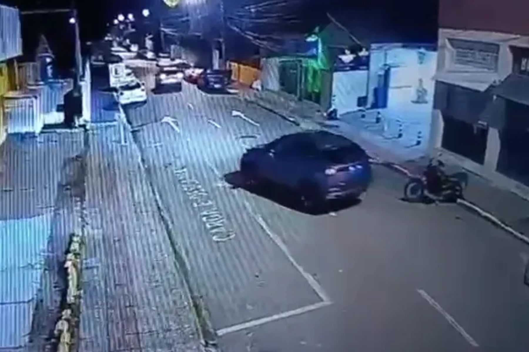 Crianças furtam carro de luxo e provocam acidente em alta velocidade em SC; veja vídeos