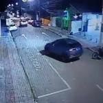 Crianças furtam carro de luxo e provocam acidente em alta velocidade em SC; veja vídeos