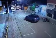 Crianças furtam carro de luxo e provocam acidente em alta velocidade em SC; veja vídeos
