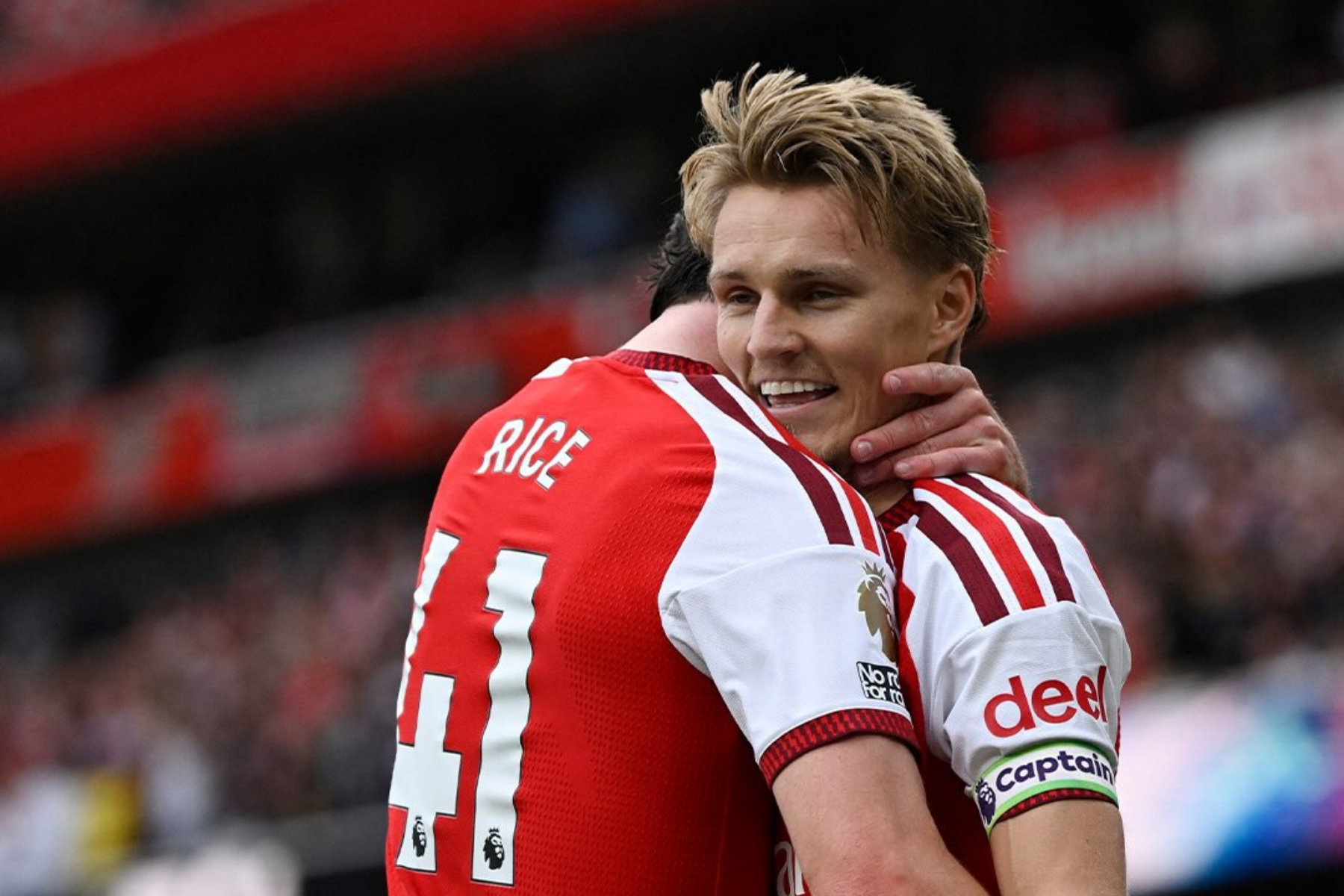 Arsenal vira sobre Chelsea, mantém freguesia e segue 100% na Premier League