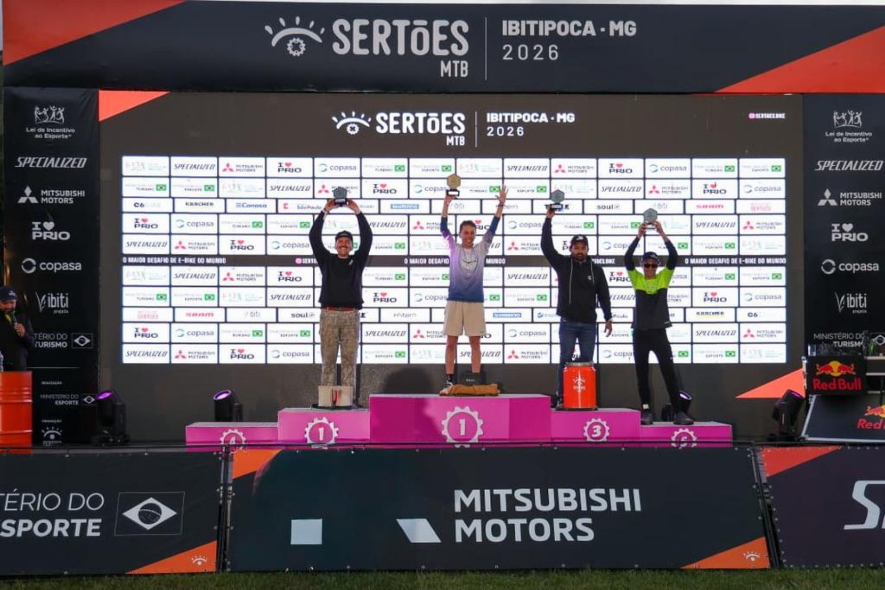 Sertões MTB Ibitipoca termina com recorde mundial e vitória para manter 'hegemonia'