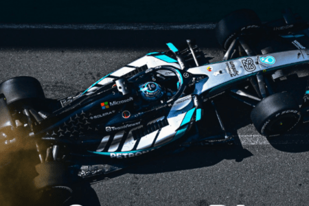 George Russell, da Mercedes, foi o mais rápido do primeiro treino livre em Baku