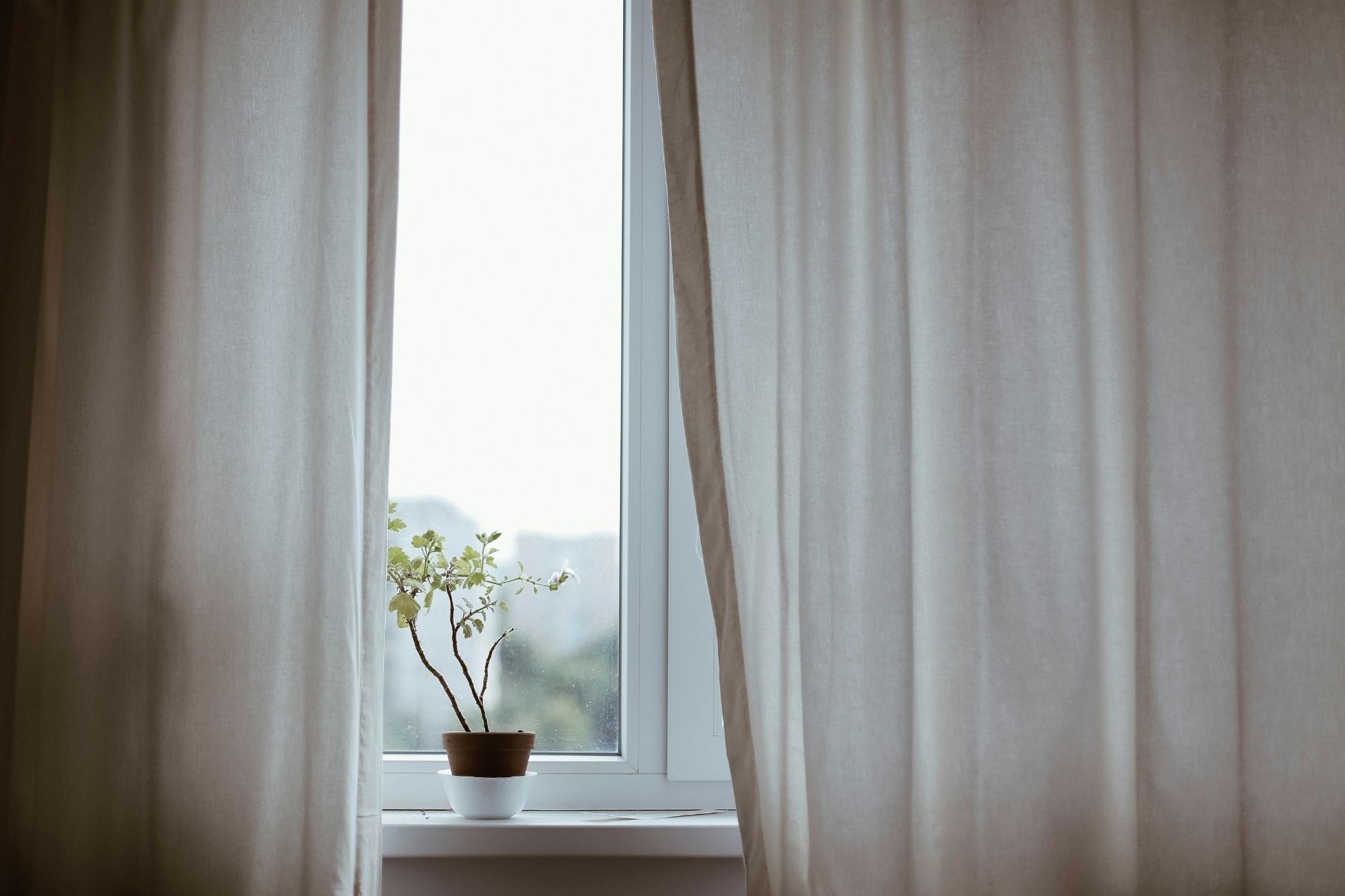 Adeus às cortinas no quarto: 5 alternativas elegantes, originais e modernas para as janelas