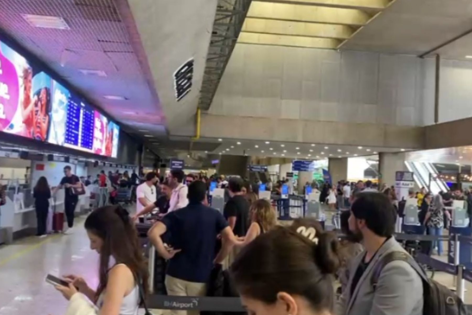Problema na pista no Aeroporto de BH, em Confins, cancela e atrasa voos neste sábado (26)