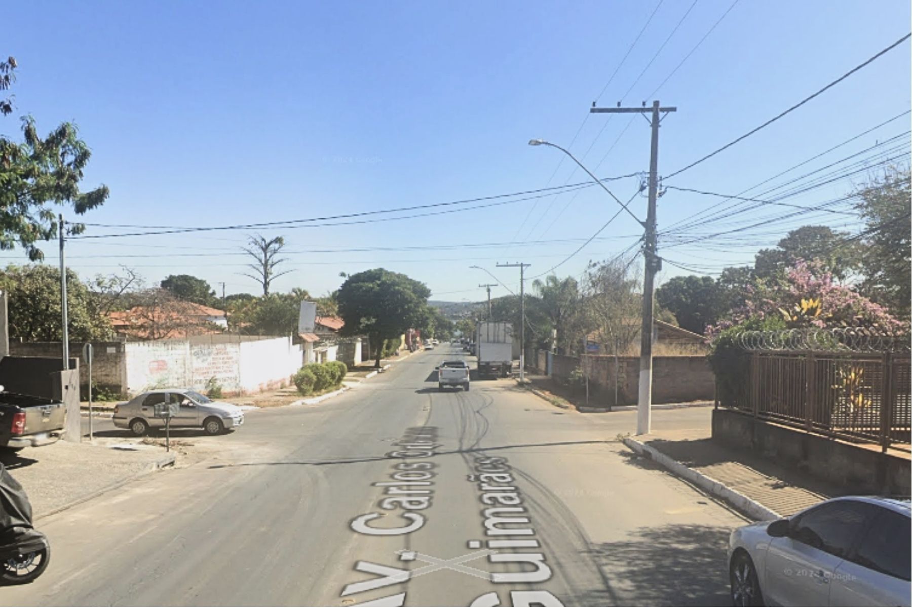 Motociclista morre após ser atingido acidentalmente durante perseguição da PM na Grande BH